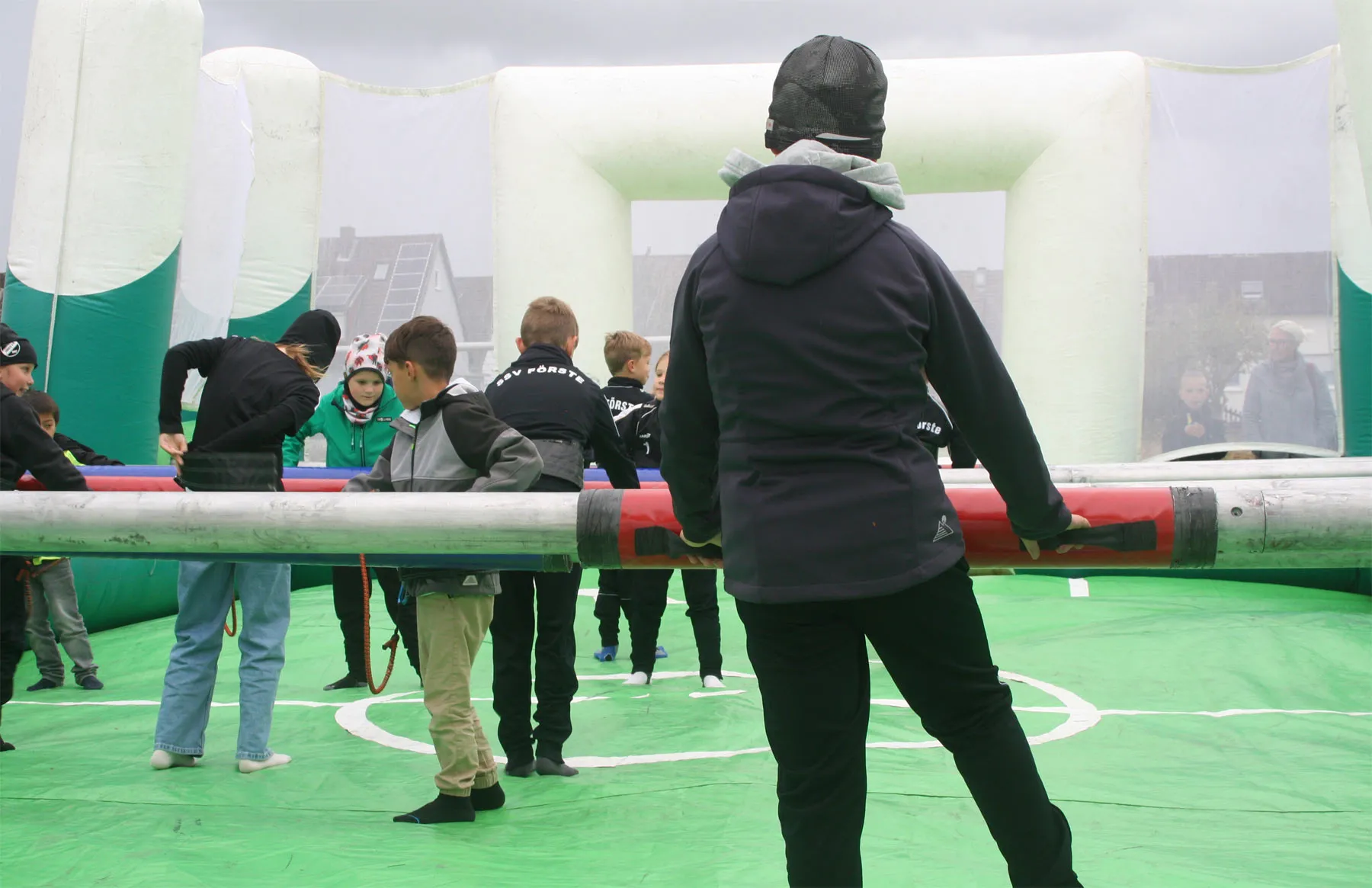 Förste tag mega kicker