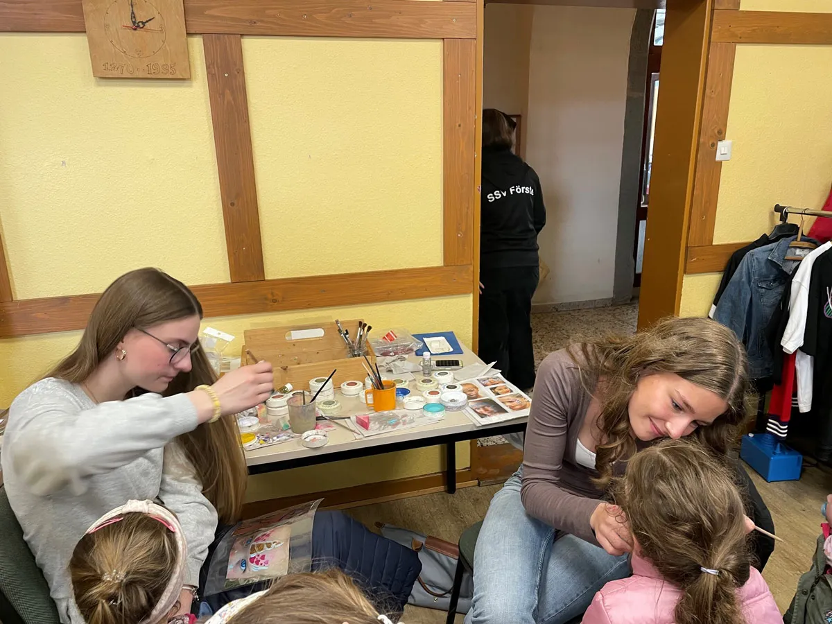 kinderschminken-garagenflohmarkt-klein-foerste